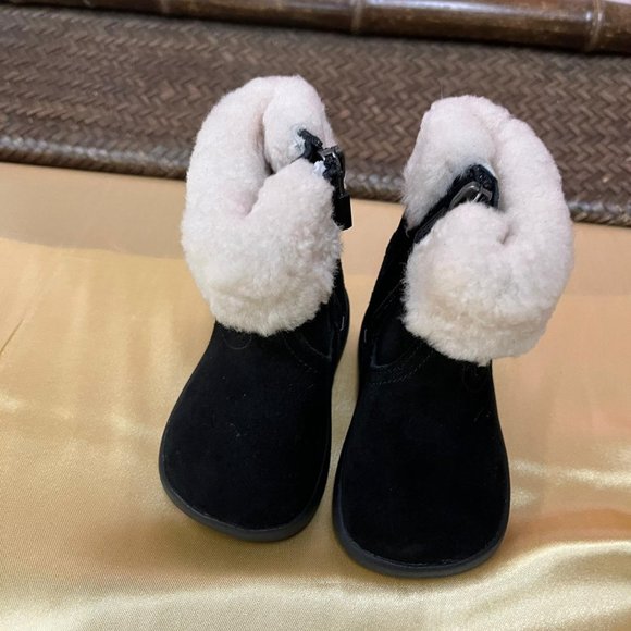 UGG Other - NWOB UGG kids infants boys or girls Shoes boots size 0 1